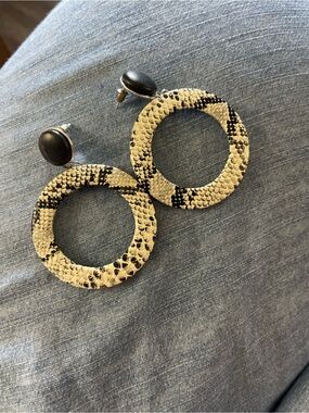 Round Snake-Print Hoop Earrings in Black & Cream